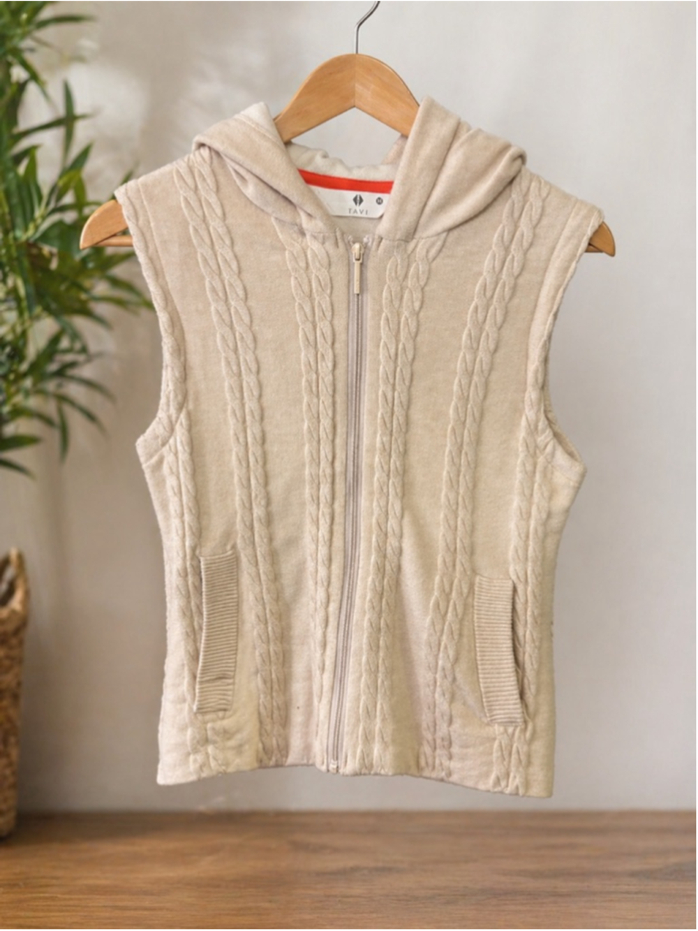 TAVI Cable Knit Hooded Sweater Vest Beige Cream Fleece Lined Zip Women’s M